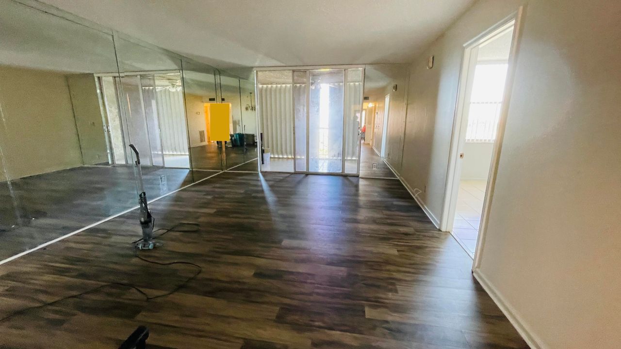 For Rent: $2,000 (2 beds, 2 baths, 1060 Square Feet)