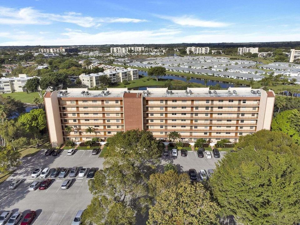 For Rent: $2,000 (2 beds, 2 baths, 1060 Square Feet)