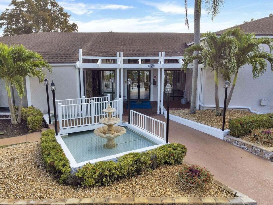 For Rent: $2,000 (2 beds, 2 baths, 1060 Square Feet)