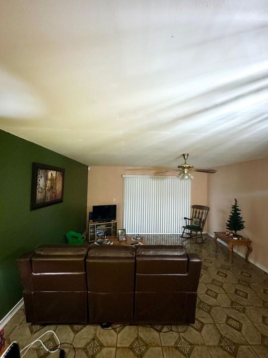 For Sale: $150,000 (2 beds, 2 baths, 1019 Square Feet)