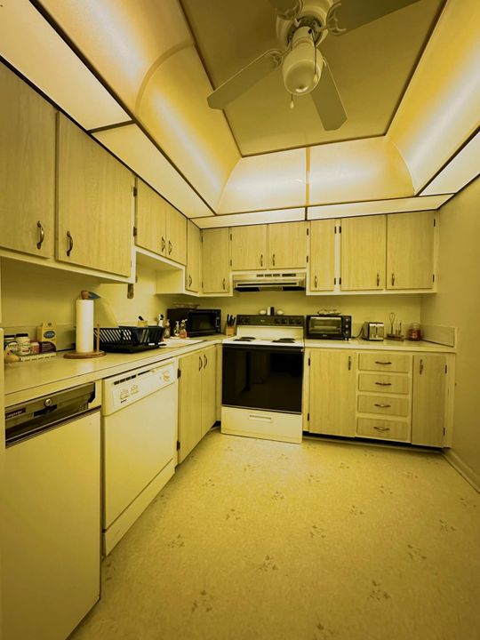 For Sale: $150,000 (2 beds, 2 baths, 1019 Square Feet)