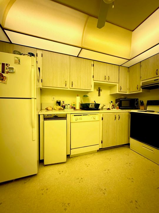 For Sale: $150,000 (2 beds, 2 baths, 1019 Square Feet)