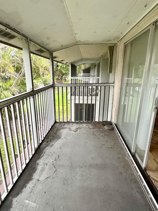 For Sale: $150,000 (2 beds, 2 baths, 1019 Square Feet)