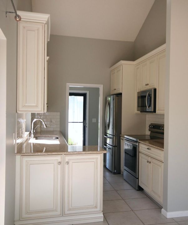 For Rent: $4,800 (3 beds, 2 baths, 1889 Square Feet)