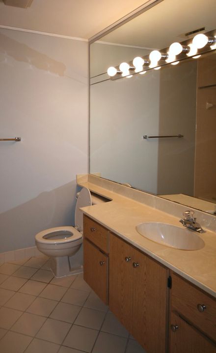 For Rent: $4,800 (3 beds, 2 baths, 1889 Square Feet)