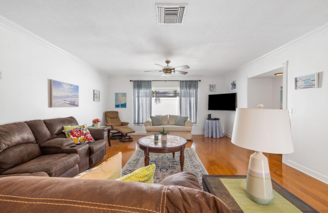 For Sale: $2,275,000 (3 beds, 2 baths, 2020 Square Feet)