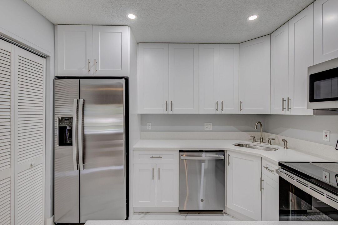 出租: $1,895 (2 贝兹, 2 浴室, 1115 平方英尺)