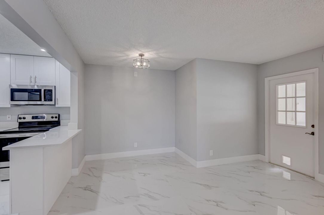 出租: $1,895 (2 贝兹, 2 浴室, 1115 平方英尺)