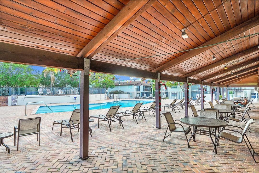 For Sale: $150,000 (2 beds, 2 baths, 1019 Square Feet)