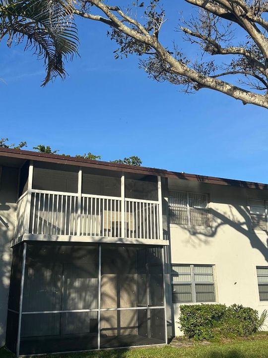 For Sale: $150,000 (2 beds, 2 baths, 1019 Square Feet)