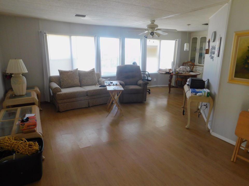 For Sale: $19,900 (2 beds, 2 baths, 1248 Square Feet)