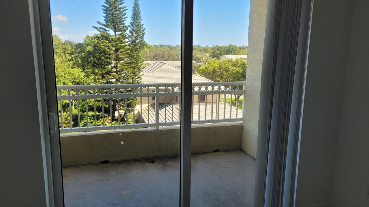 出租: $1,925 (1 贝兹, 1 浴室, 645 平方英尺)