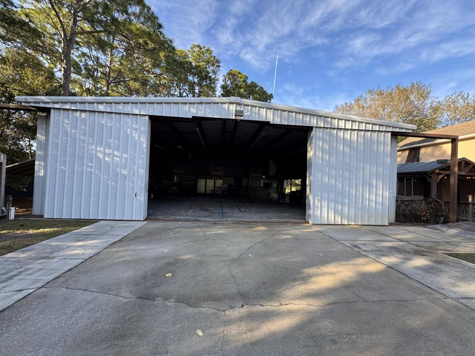 For Sale: $750,000 (5 beds, 3 baths, 2537 Square Feet)