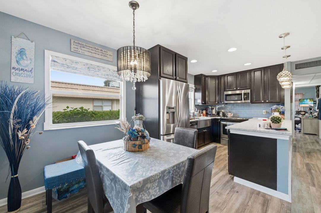 На продажу: $165,000 (2 спален, 2 ванн, 880 Квадратных фут)