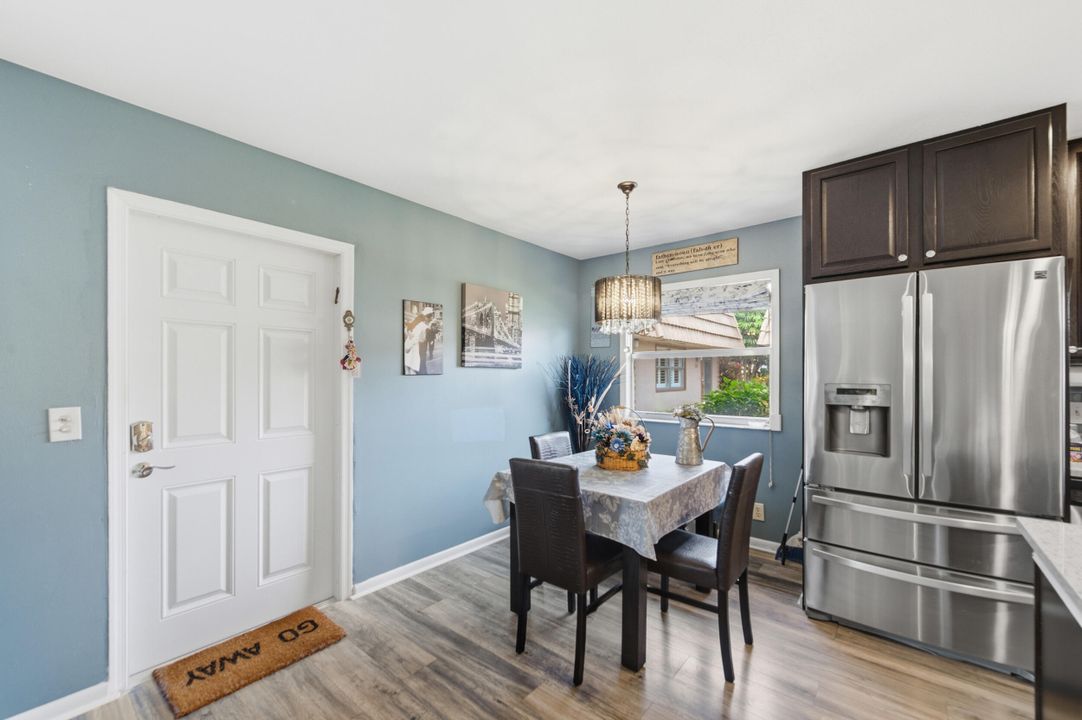 На продажу: $165,000 (2 спален, 2 ванн, 880 Квадратных фут)