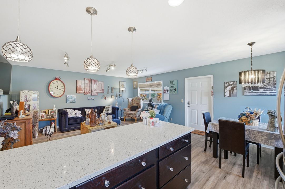 На продажу: $165,000 (2 спален, 2 ванн, 880 Квадратных фут)