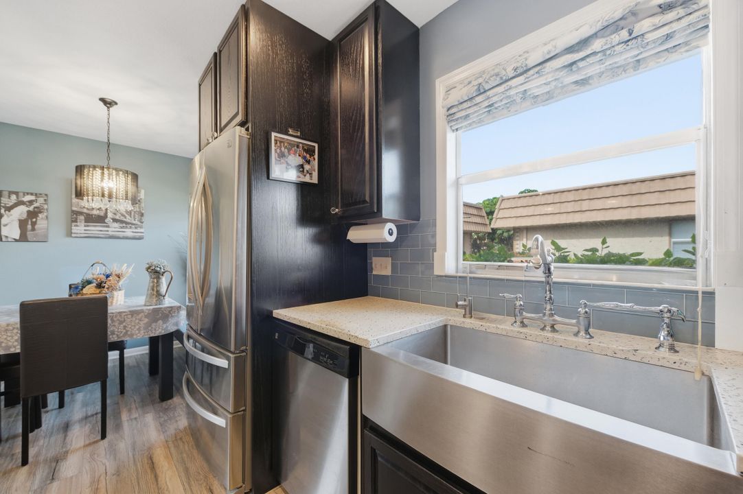 На продажу: $165,000 (2 спален, 2 ванн, 880 Квадратных фут)