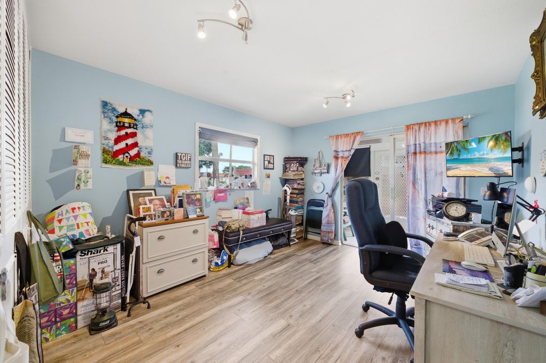 На продажу: $165,000 (2 спален, 2 ванн, 880 Квадратных фут)