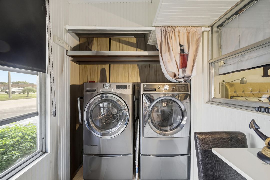 На продажу: $165,000 (2 спален, 2 ванн, 880 Квадратных фут)