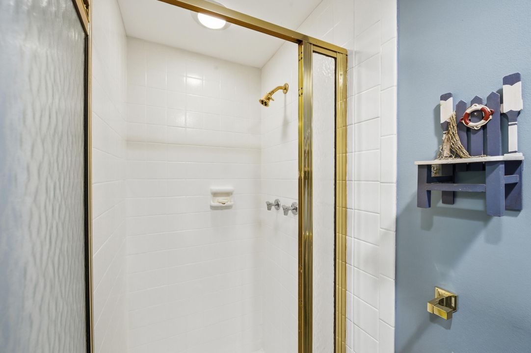 На продажу: $165,000 (2 спален, 2 ванн, 880 Квадратных фут)