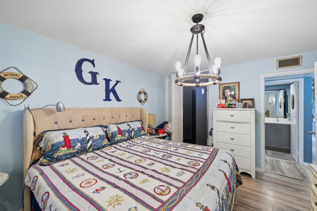 На продажу: $165,000 (2 спален, 2 ванн, 880 Квадратных фут)