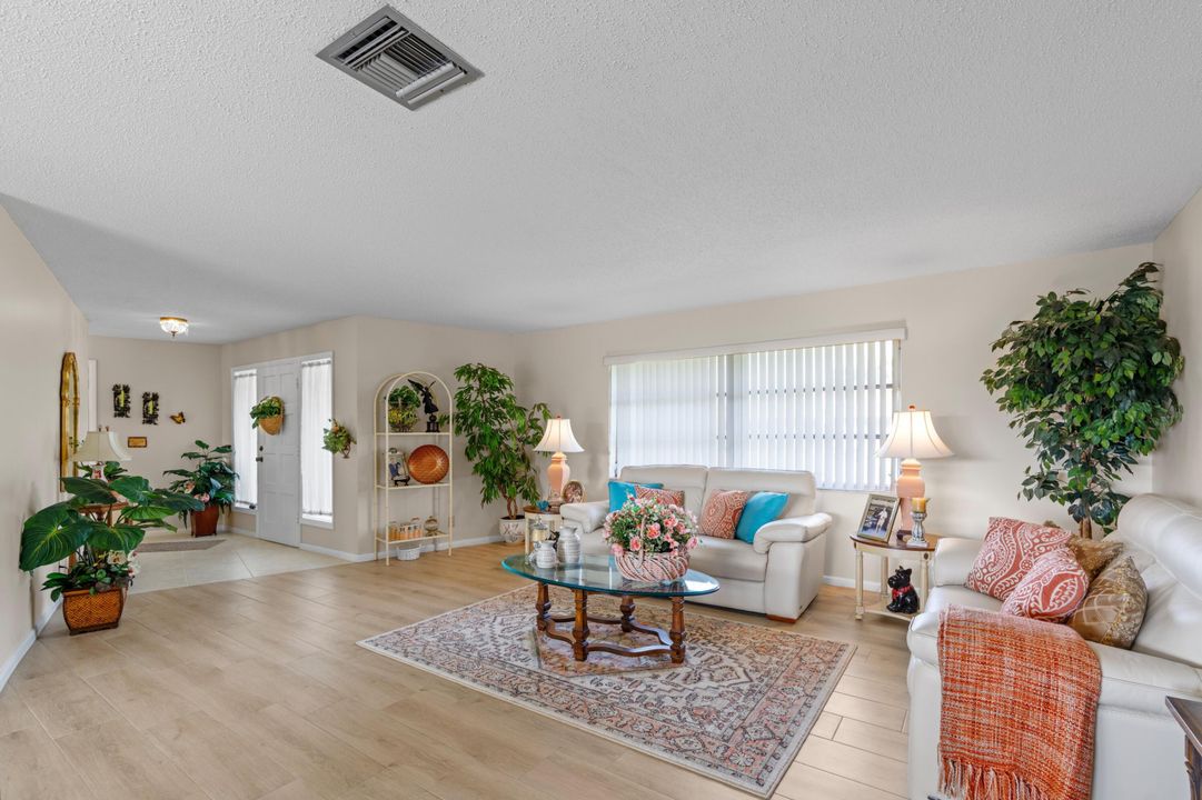 En Venta: $520,000 (3 camas, 2 baños, 1971 Pies cuadrados)