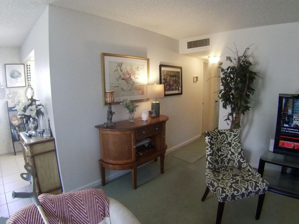 For Rent: $1,750 (2 beds, 2 baths, 910 Square Feet)