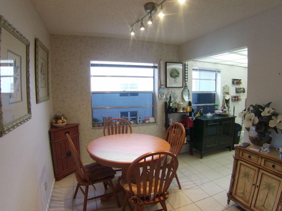 For Rent: $1,750 (2 beds, 2 baths, 910 Square Feet)