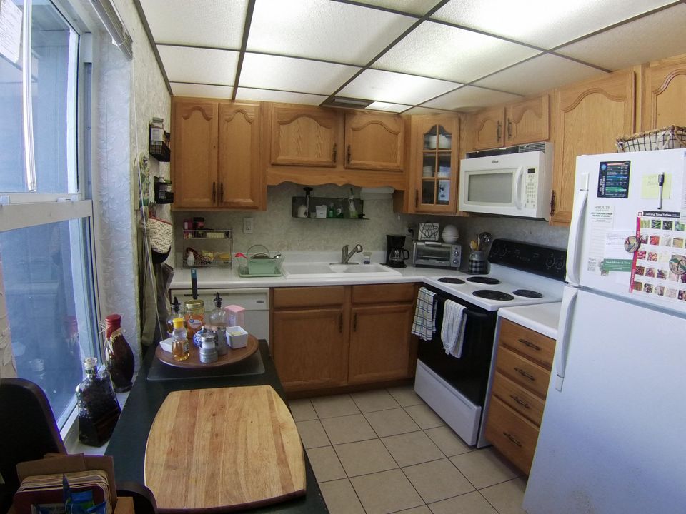 For Rent: $1,750 (2 beds, 2 baths, 910 Square Feet)