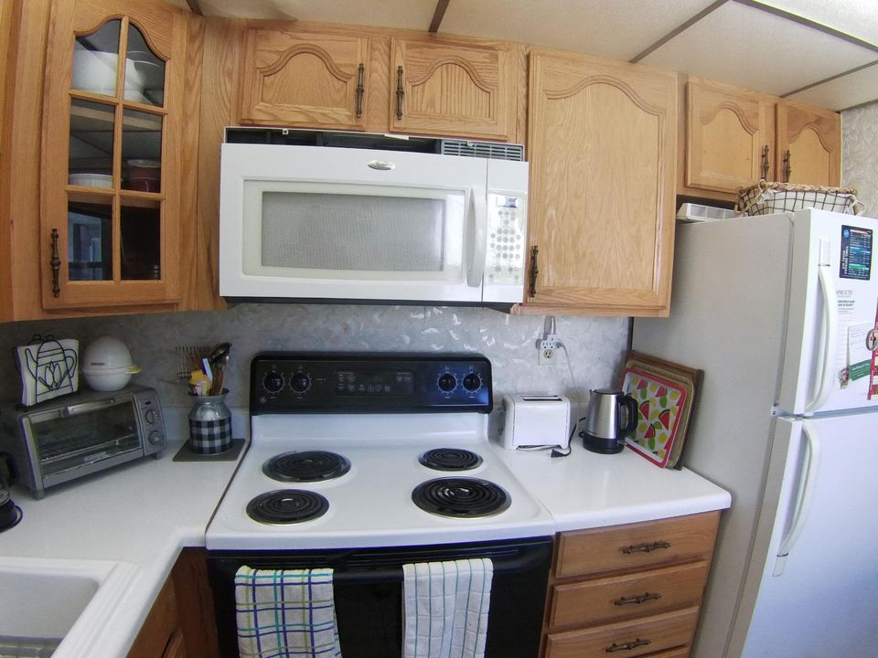 For Rent: $1,750 (2 beds, 2 baths, 910 Square Feet)