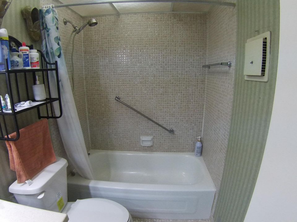 For Rent: $1,750 (2 beds, 2 baths, 910 Square Feet)