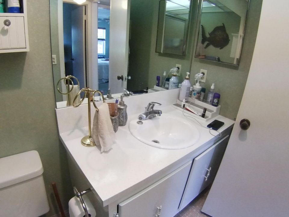 For Rent: $1,750 (2 beds, 2 baths, 910 Square Feet)