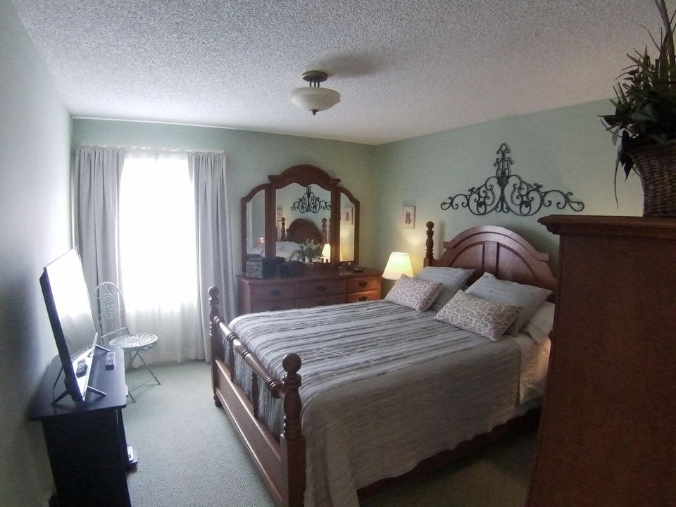 For Rent: $1,750 (2 beds, 2 baths, 910 Square Feet)