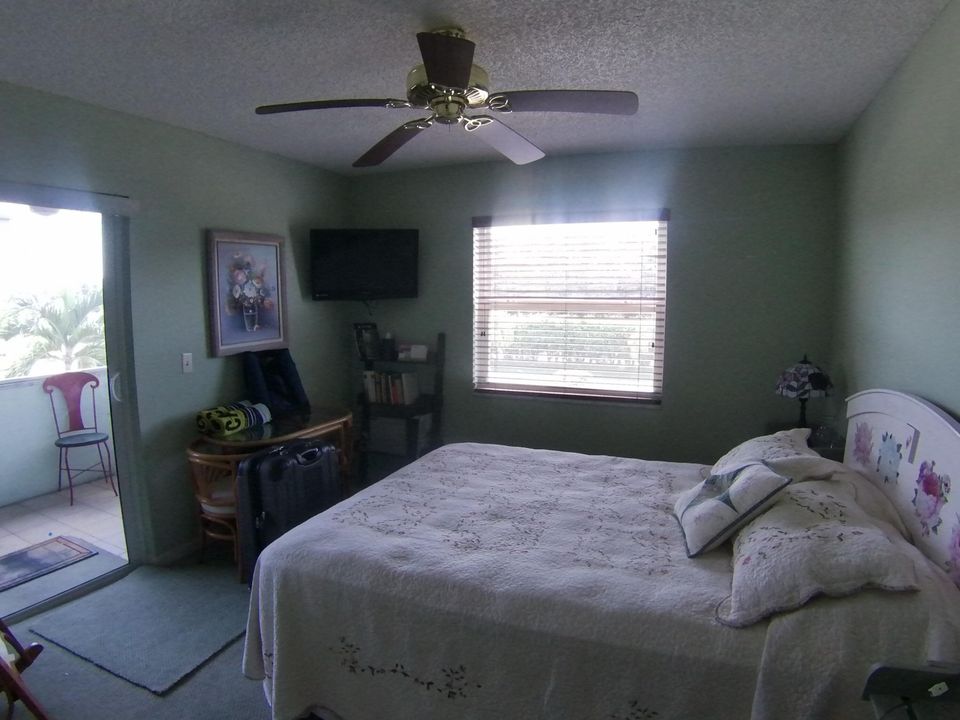 For Rent: $1,750 (2 beds, 2 baths, 910 Square Feet)