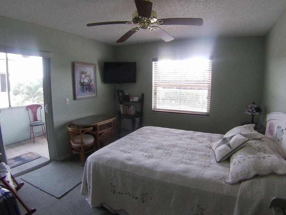 For Rent: $1,750 (2 beds, 2 baths, 910 Square Feet)