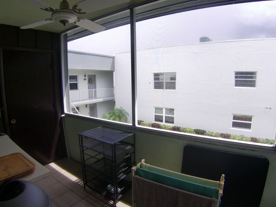 For Rent: $1,750 (2 beds, 2 baths, 910 Square Feet)