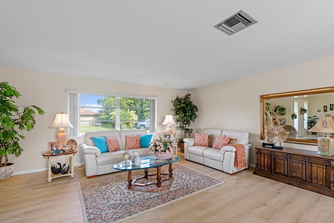 En Venta: $520,000 (3 camas, 2 baños, 1971 Pies cuadrados)