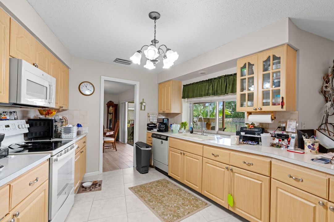 En Venta: $520,000 (3 camas, 2 baños, 1971 Pies cuadrados)