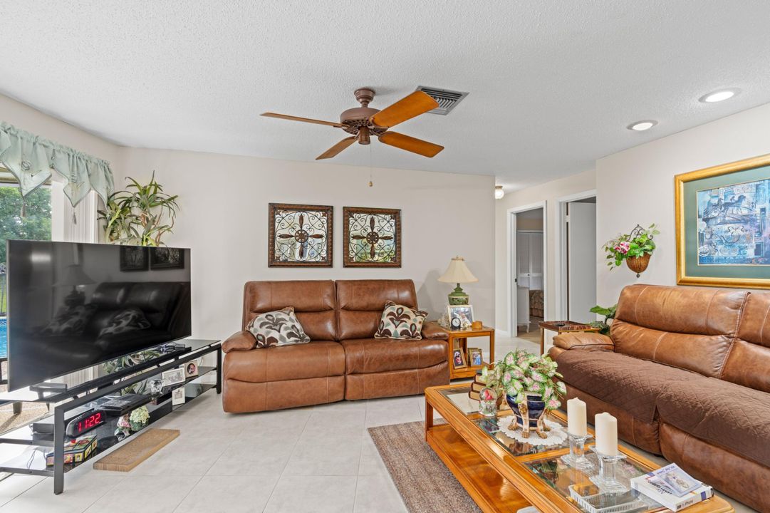 En Venta: $520,000 (3 camas, 2 baños, 1971 Pies cuadrados)