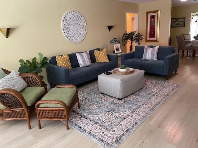 For Sale: $304,000 (2 beds, 2 baths, 1400 Square Feet)