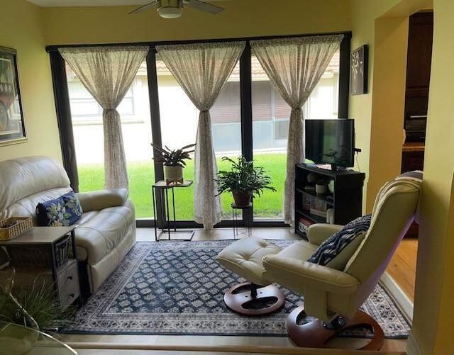 For Sale: $304,000 (2 beds, 2 baths, 1400 Square Feet)