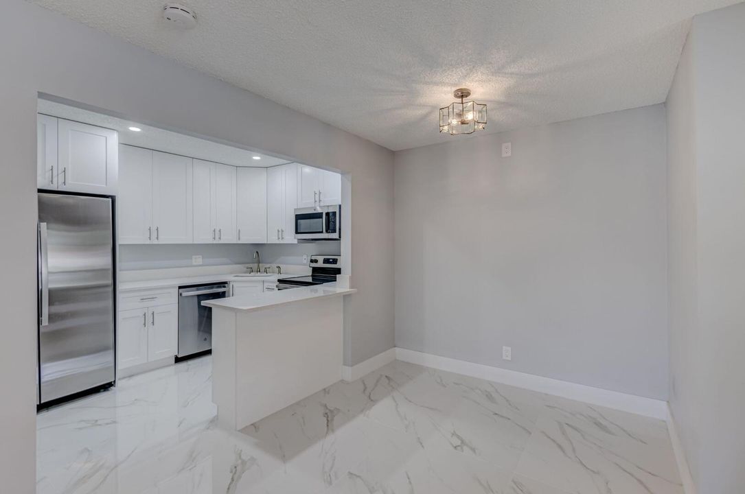 出租: $1,895 (2 贝兹, 2 浴室, 1115 平方英尺)