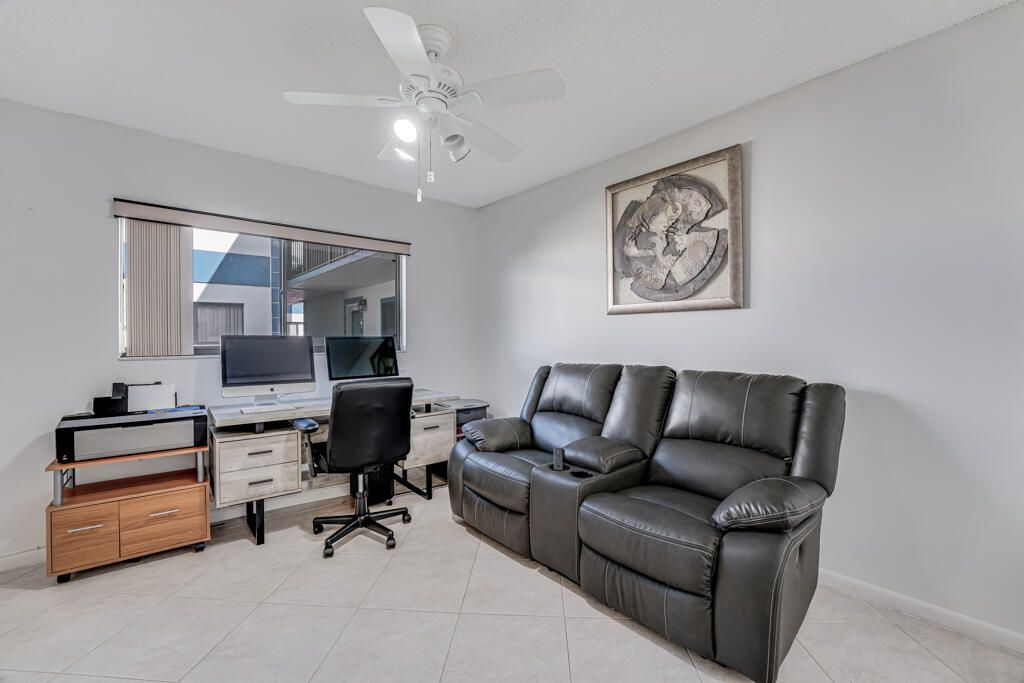 For Sale: $199,900 (2 beds, 2 baths, 1150 Square Feet)