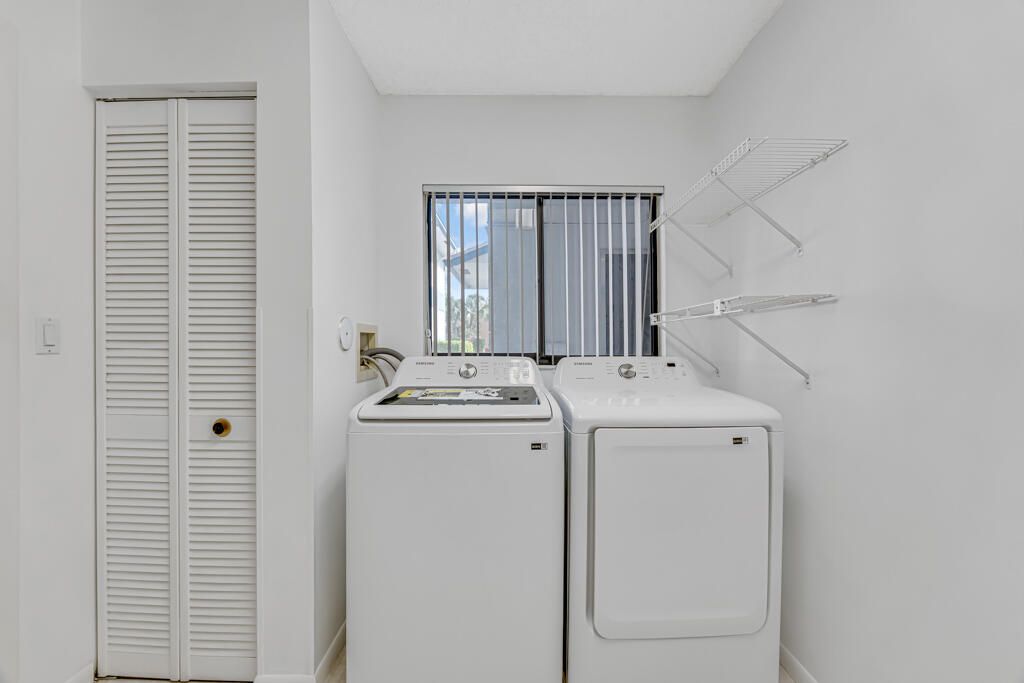 For Sale: $199,900 (2 beds, 2 baths, 1150 Square Feet)