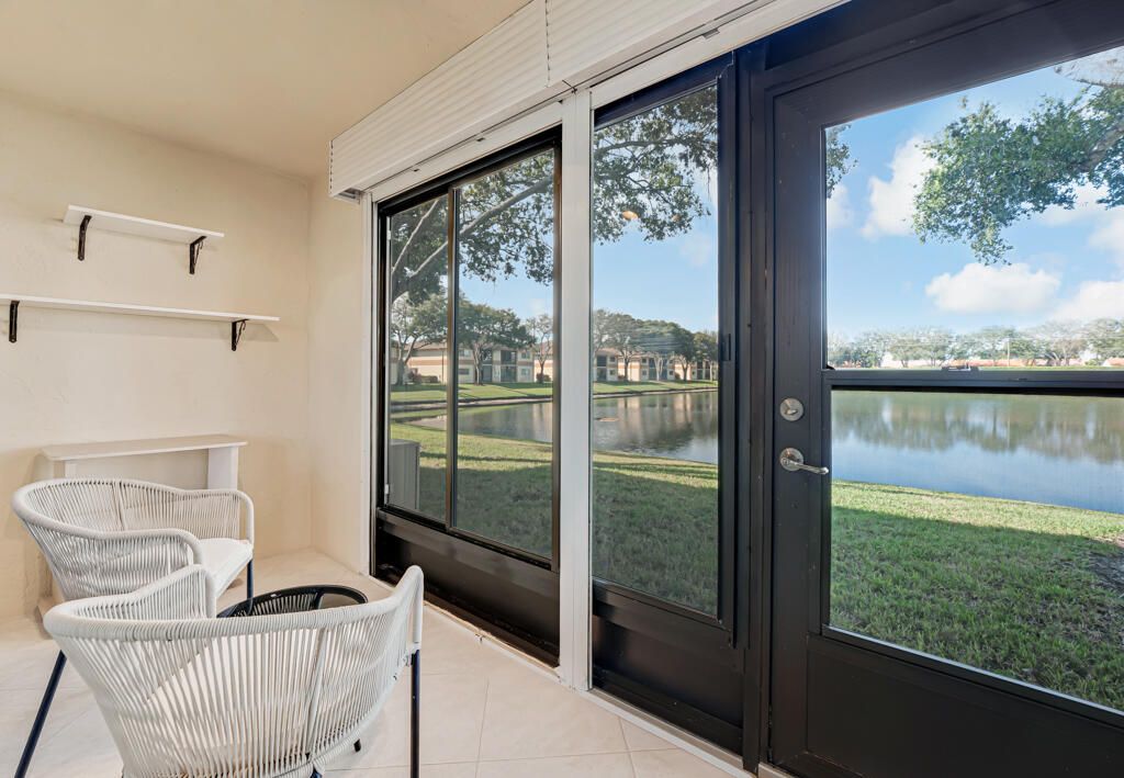 For Sale: $199,900 (2 beds, 2 baths, 1150 Square Feet)