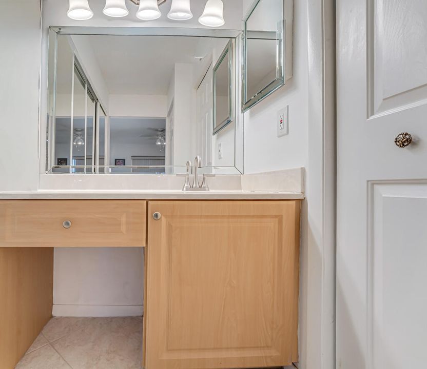 For Sale: $199,900 (2 beds, 2 baths, 1150 Square Feet)