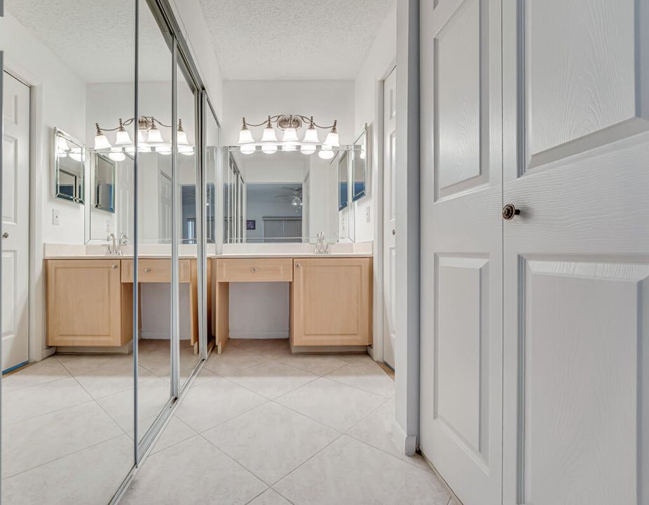 For Sale: $199,900 (2 beds, 2 baths, 1150 Square Feet)