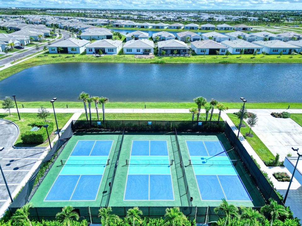 出租: $2,850 (3 贝兹, 2 浴室, 1878 平方英尺)