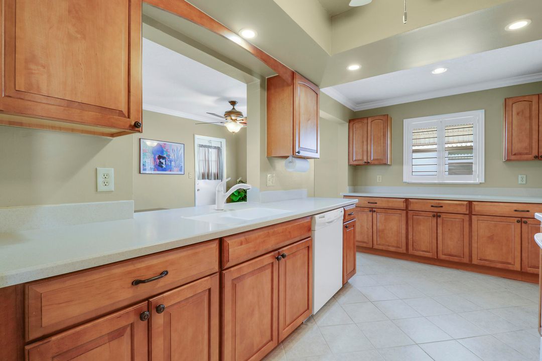 На продажу: $359,900 (2 спален, 2 ванн, 1428 Квадратных фут)