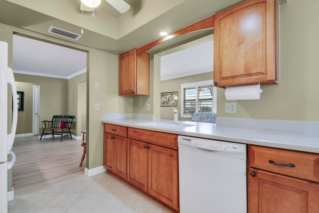 На продажу: $359,900 (2 спален, 2 ванн, 1428 Квадратных фут)